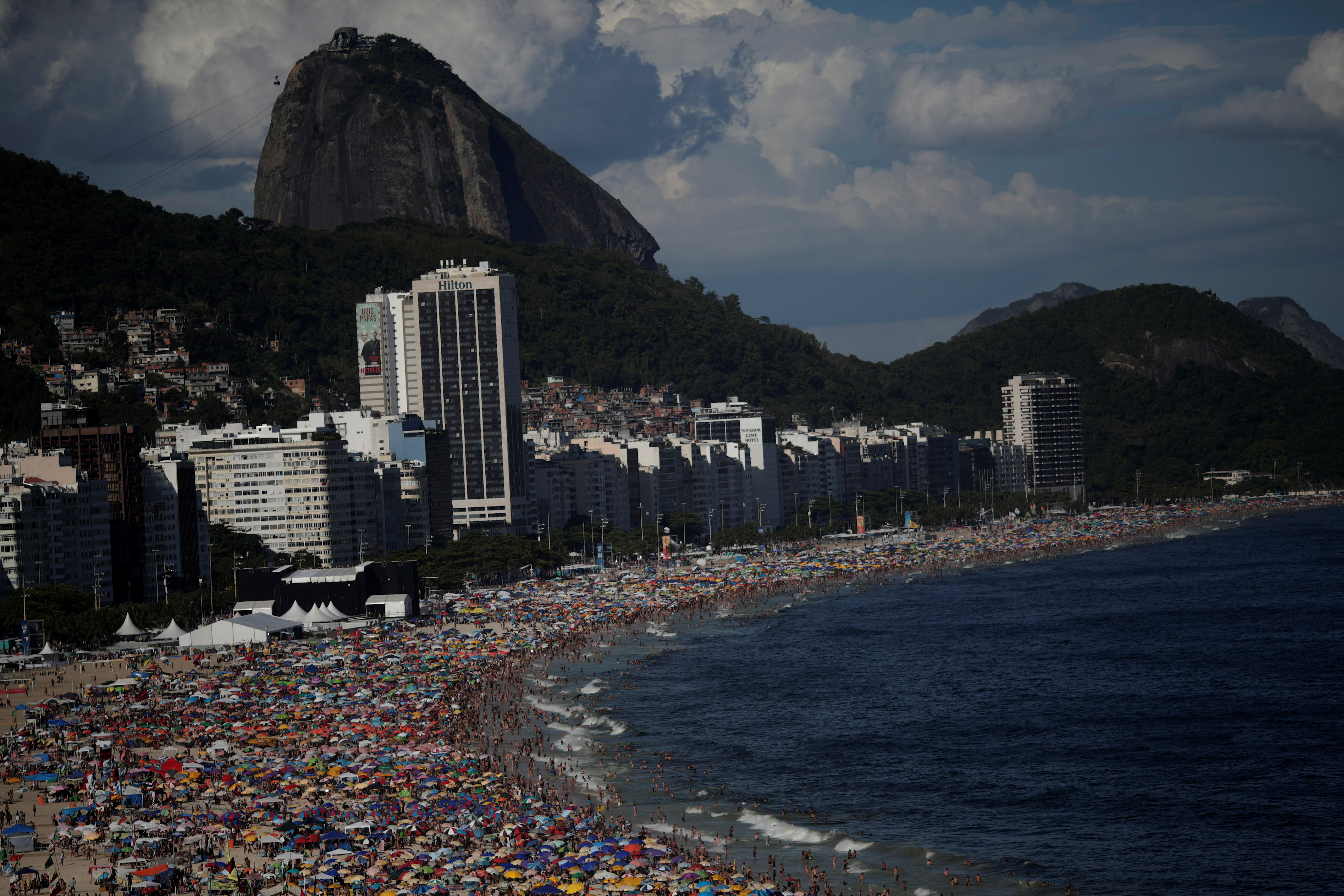 Río de Janeiro recibe el 2020 con nuevo récord de asistencia en su fiesta de fin de año