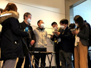 Llegan a Tokio 206 japoneses evacuados desde Wuhan