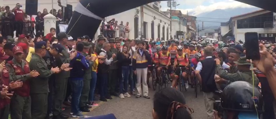 ¡Pa’ fuera! El pitazo que se llevó Freddy Bernal en el inicio de la Vuelta al Táchira (VIDEO + IMPELABLE)