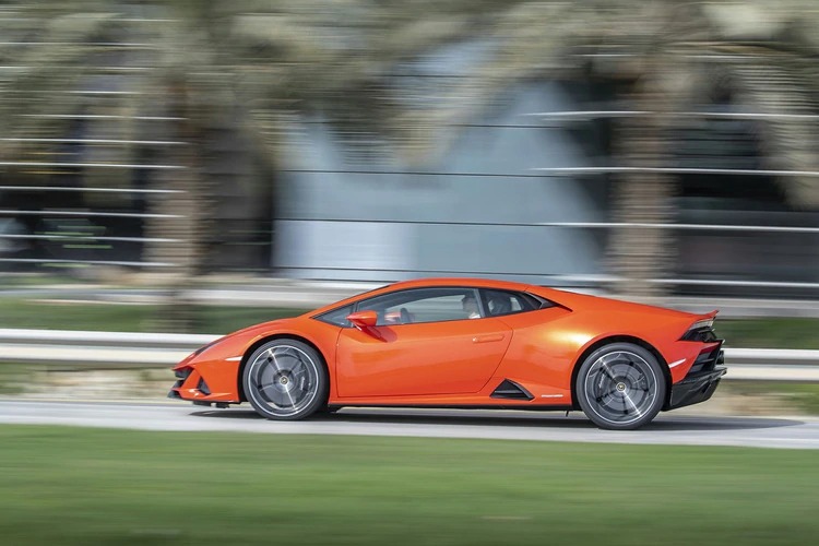 El “auto fantástico” está más cerca: Es un Lamborghini y tiene voz de mujer (FOTOS)