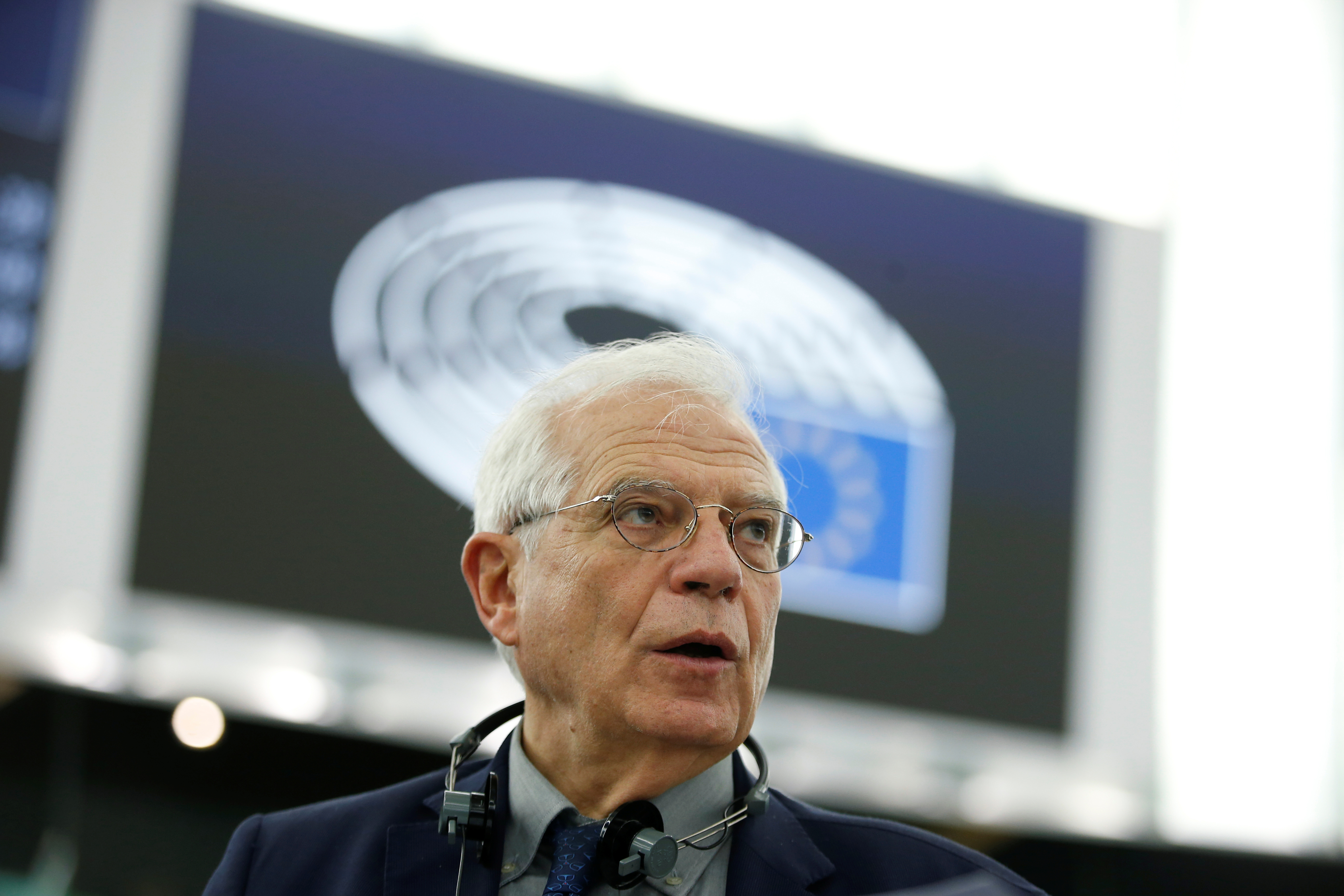 A Borrell se le ven las costuras: Rechaza posibles infracciones contra España por recibir a Delcy Eloína