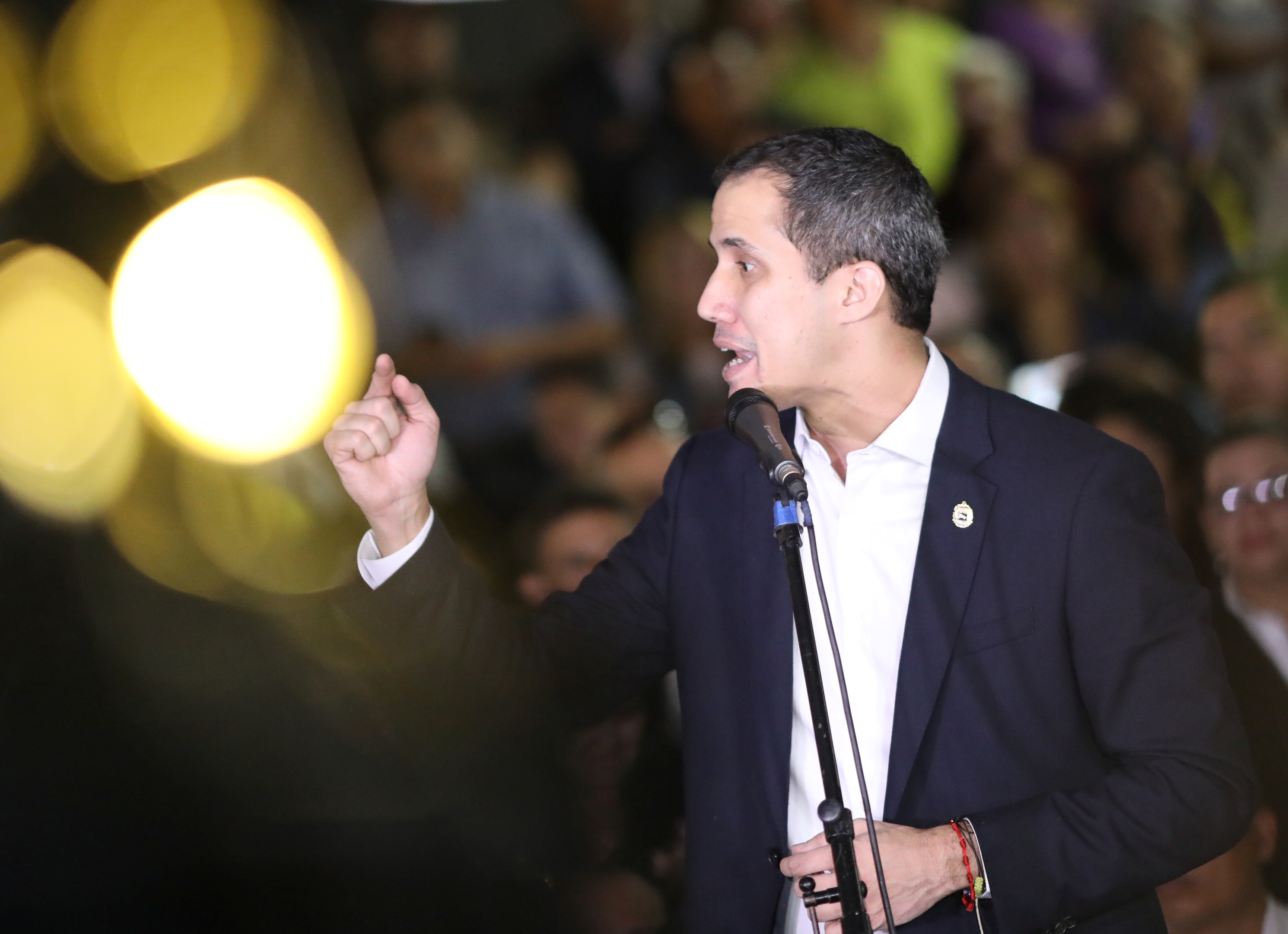 Guaidó: Es una vergüenza que en la FAN haya quienes se hagan los locos