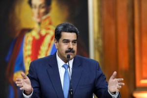 AP: Maduro recurre a firma de EEUU para pelear contra las sanciones