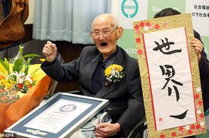 Hombre más viejo del mundo reveló los secretos para vivir más de 112 años