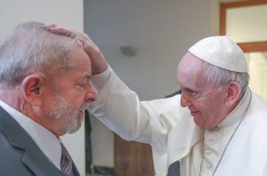 Transplante de ideas comunistas nivel: El papa Francisco y Lula Da Silva (¡WUAHMM!)