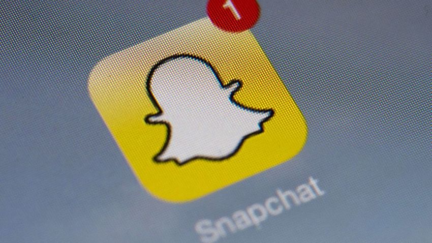 Hombre admite enviar imágenes pornográficas de niños a estudiantes mediante Snapchat en Florida