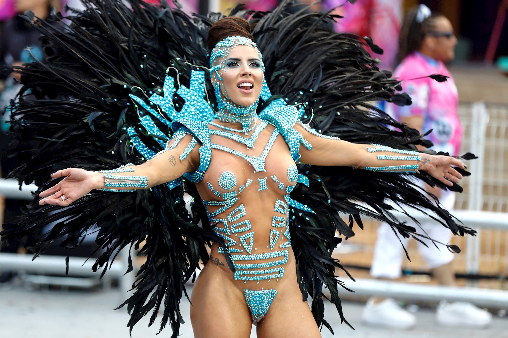 Los atrevidos trajes de las bailarinas en el Carnaval de Río de Janeiro (FOTOS)