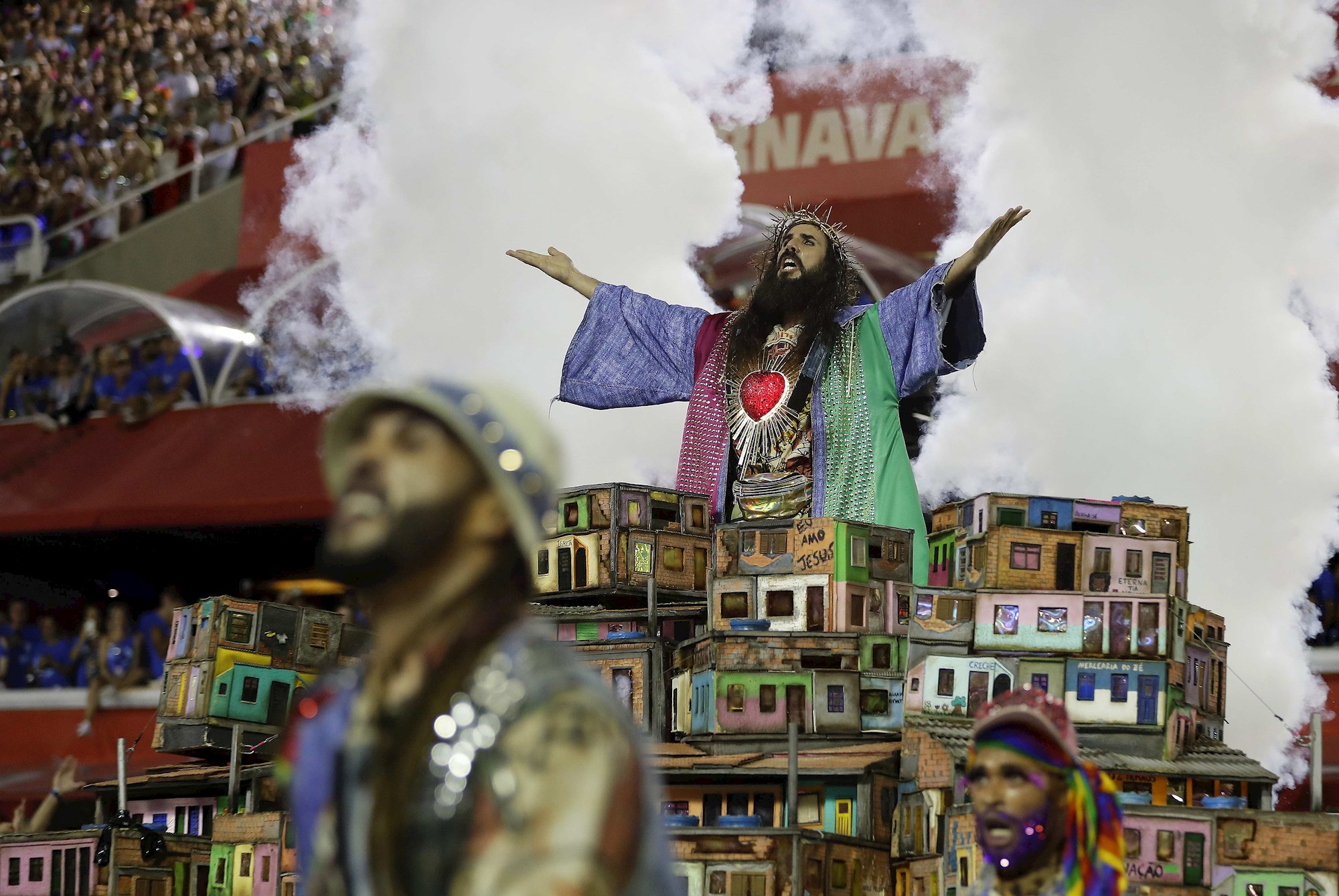 Carnaval de Río de Janeiro arrancó con un fuerte tono de protesta