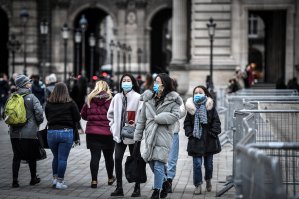 Francia anuncia 800 nuevos casos de coronavirus y 79 muertos en total
