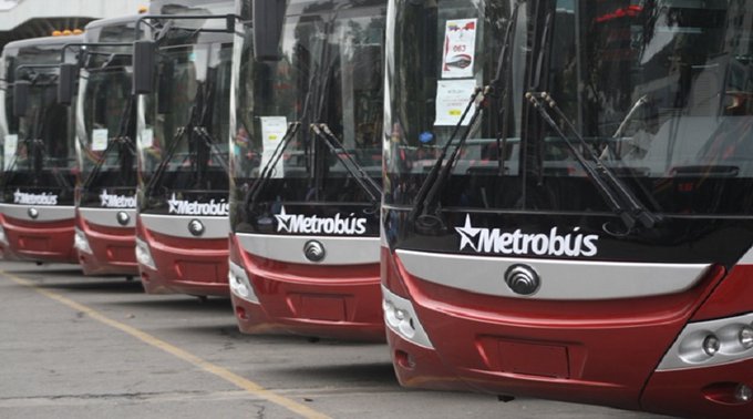 Nicolás “Regalón” apareció repartiendo unidades de Metrobús para Caracas, Vargas y Miranda (Video)