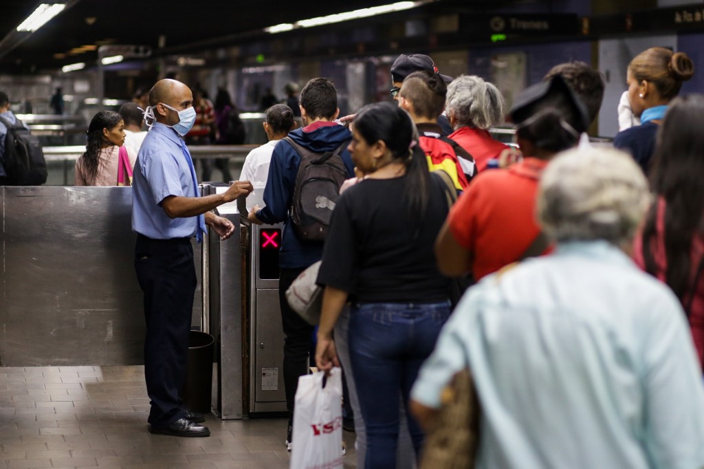 ¡Shhhh…! Recomiendan mantener silencio en el metro para evitar contagiarse de Covid-19