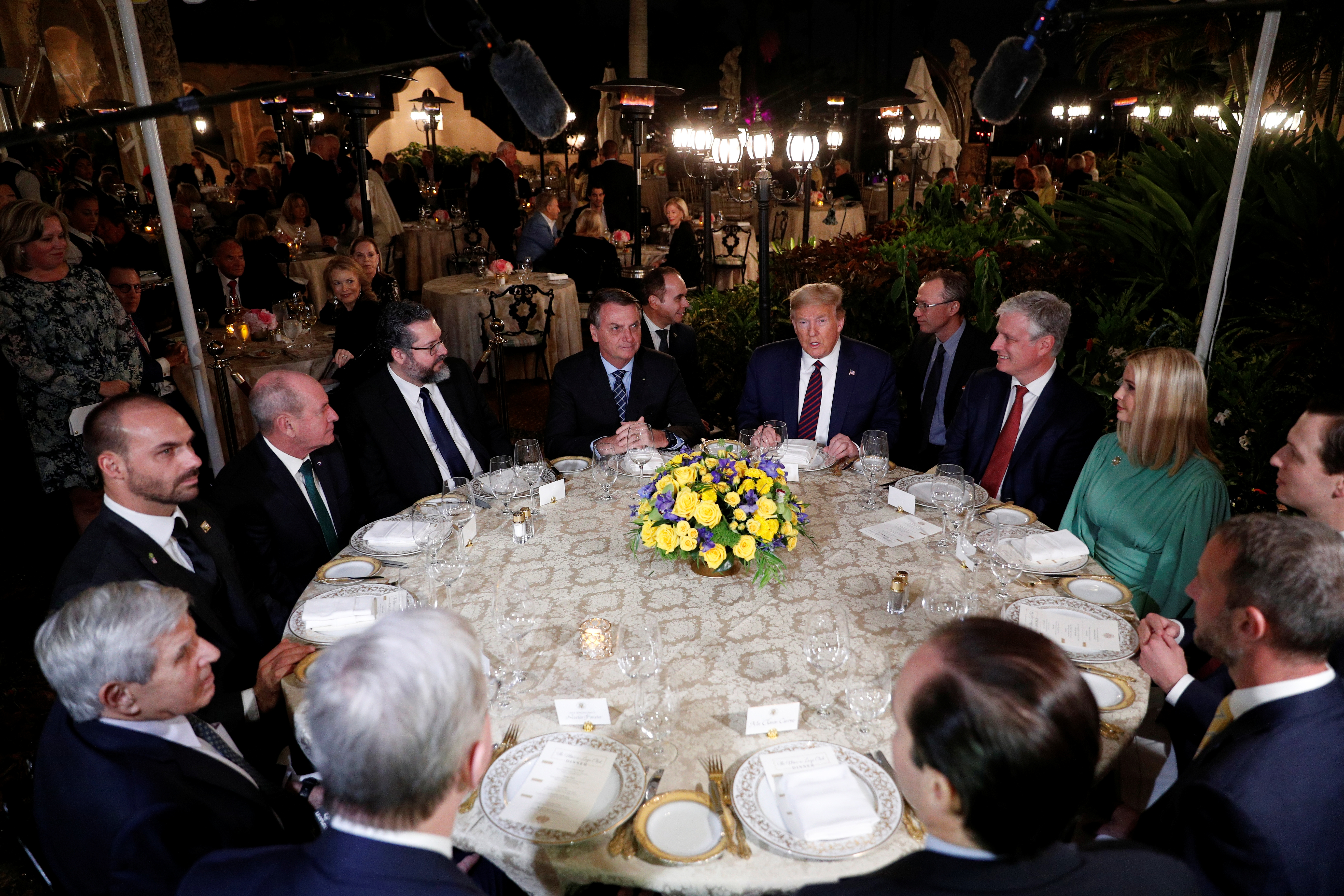 Embajador brasileño en EEUU dio positivo por coronavirus tras cenar con Trump