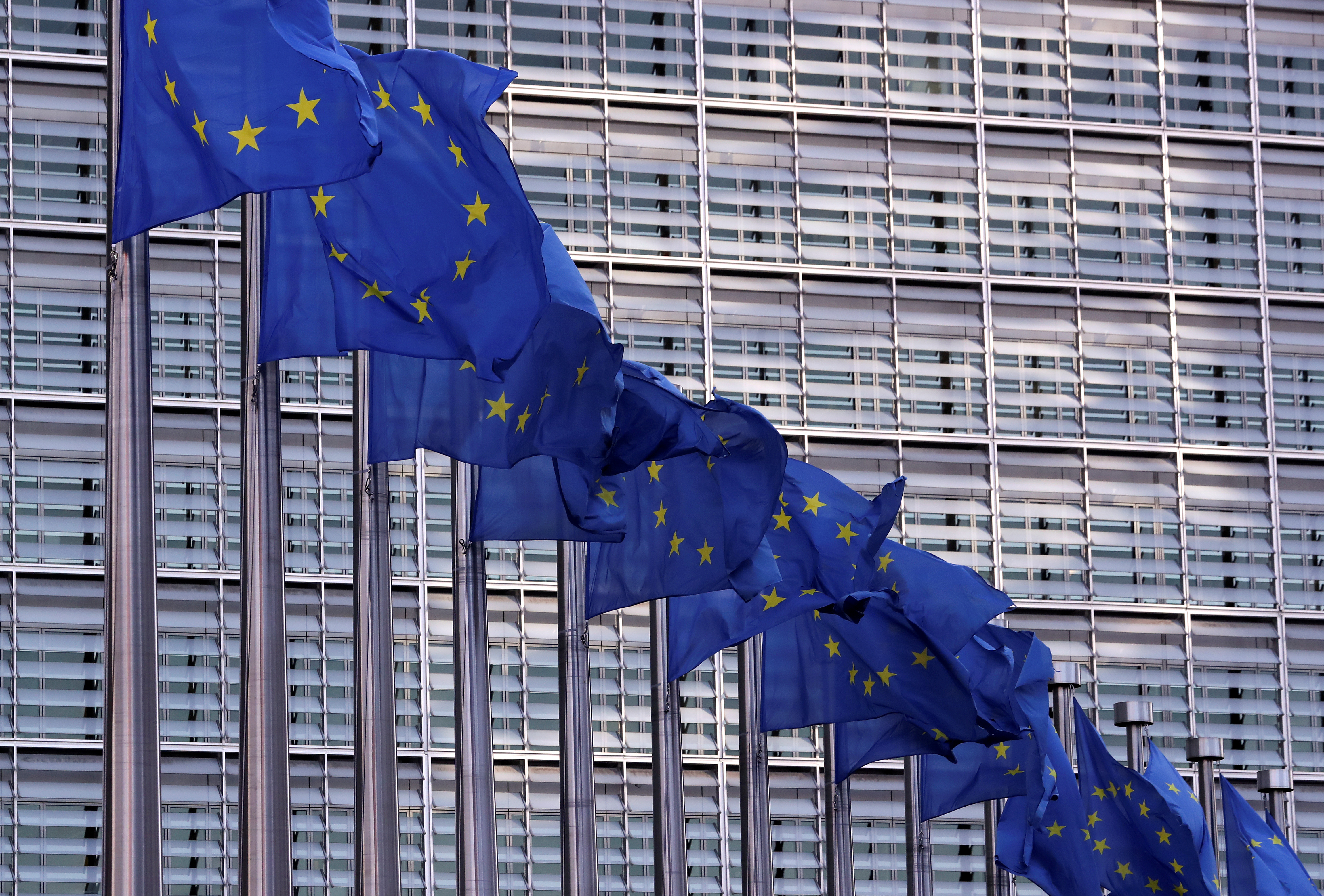 Comisión Europea incluirá a Panamá, Bahamas y Mauricio en lista negra por lavado de dinero