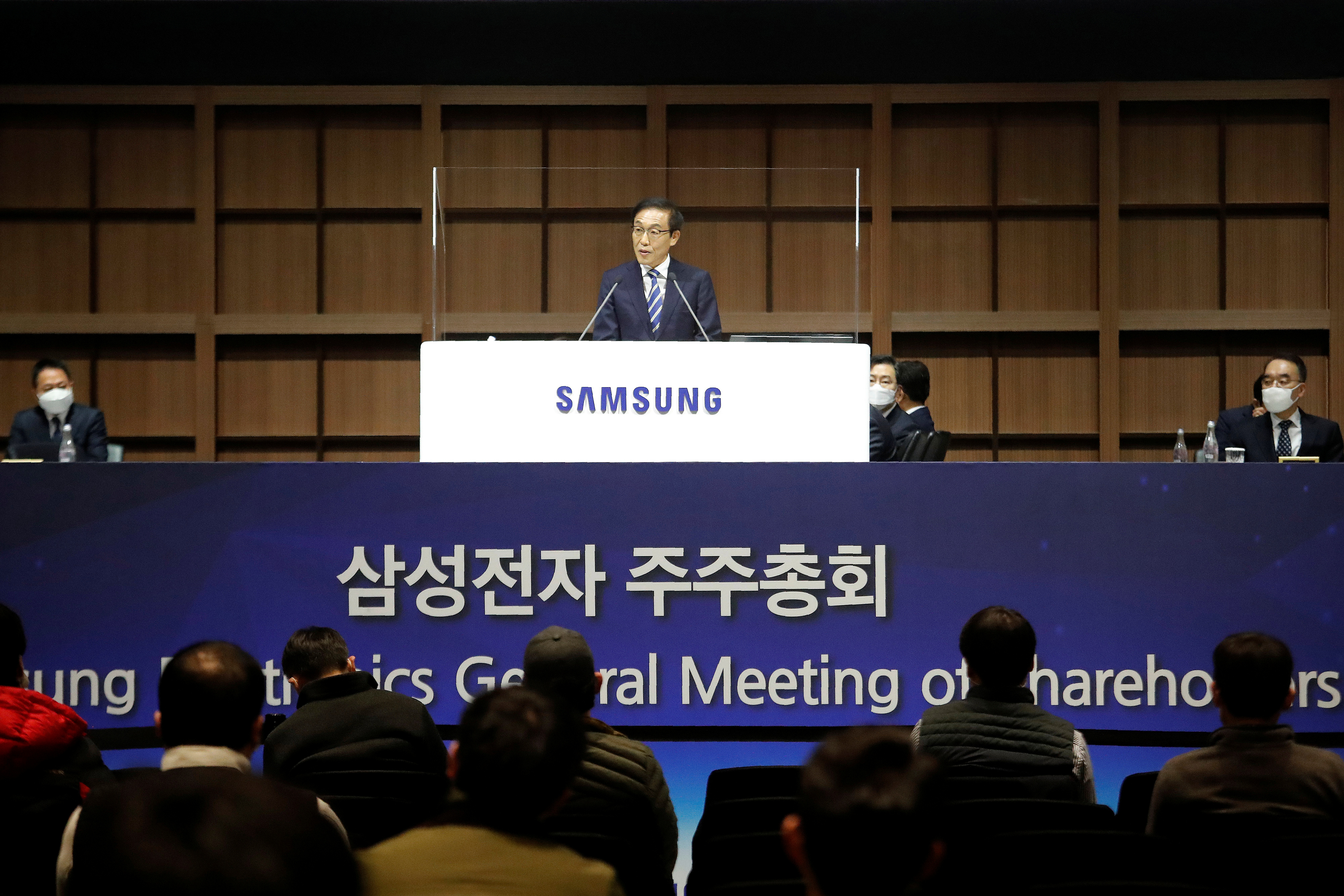 Samsung prevé una recuperación en chips y una caída en las ventas de teléfonos por el virus