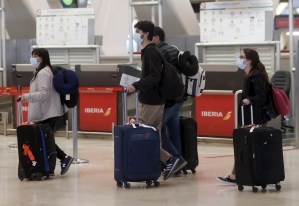 Crónica de un vuelo fantasma: Los aeropuertos se vacían por el coronavirus