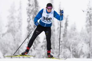El esquiador venezolano César Baena sigue en ascenso en el esquí nórdico
