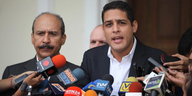 José Manuel Olivares cuestiona llegada de médicos cubanos a Venezuela