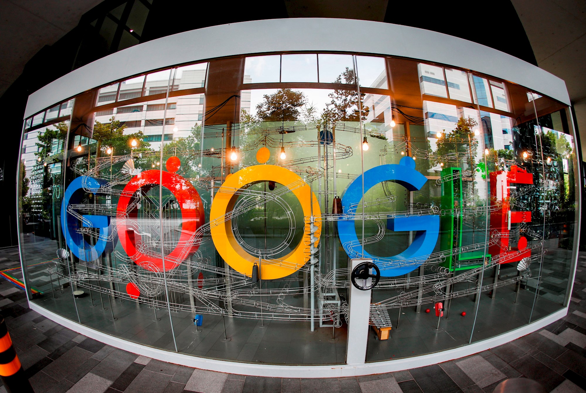 Google ofrece 800 millones de dólares a negocios y organizaciones de salud en medio de pandemia