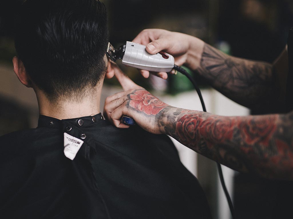 En tendencia: Barberos en Nueva York ofrecen el “Corona-corte”