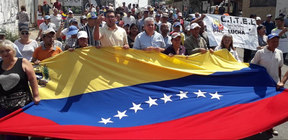 Barquisimetanos siguen en la calle, sin miedo, en busca de la libertad del país