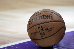 Jugadores de la NBA recibirán sus salarios completos el 15 de abril