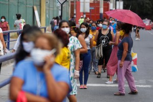 Perú llega a casi 55.000 casos de Covid-19 mientras se desborda la cuarentena