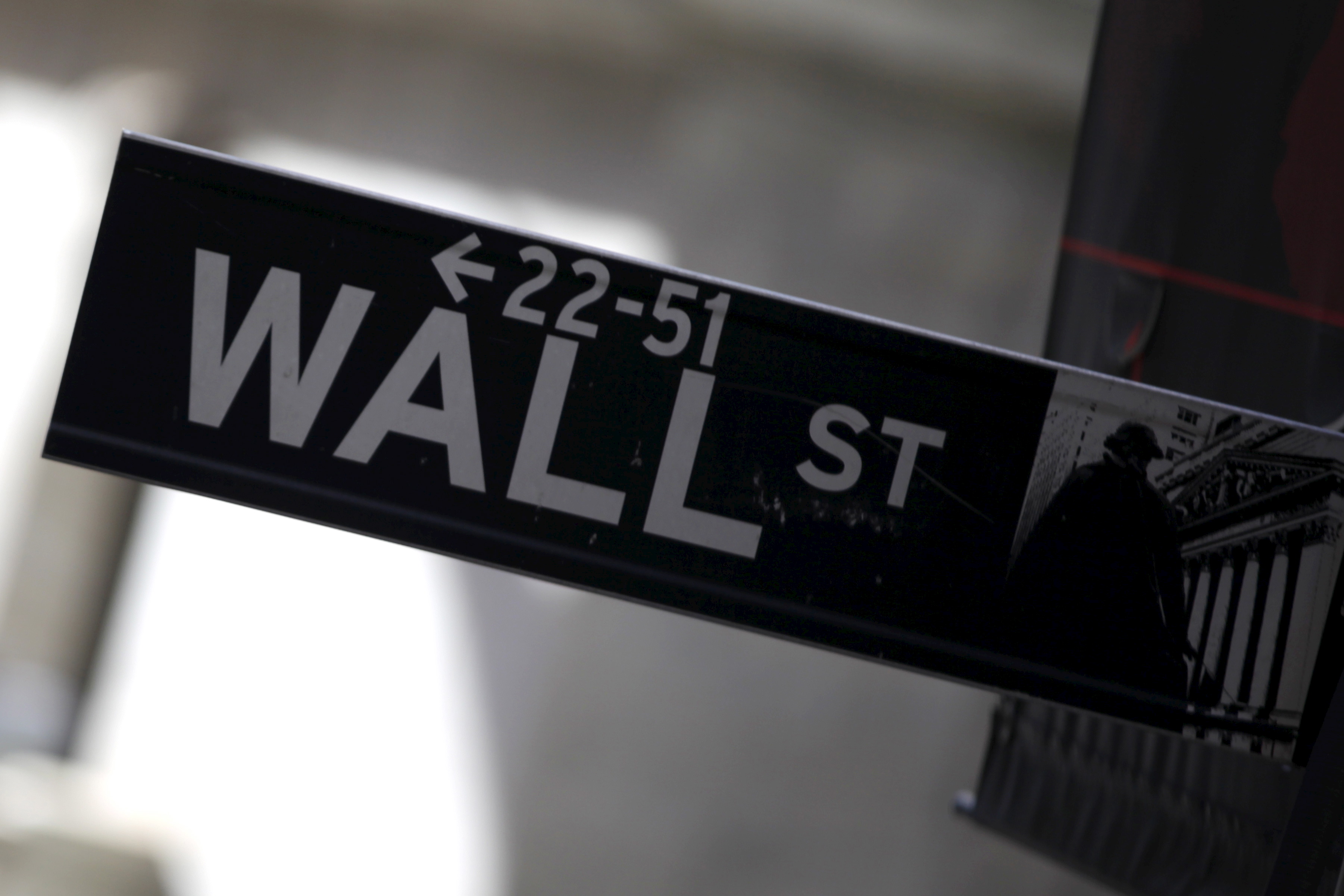 Dow Jones y S&P 500 bajan en Wall Street tras alcanzar récords
