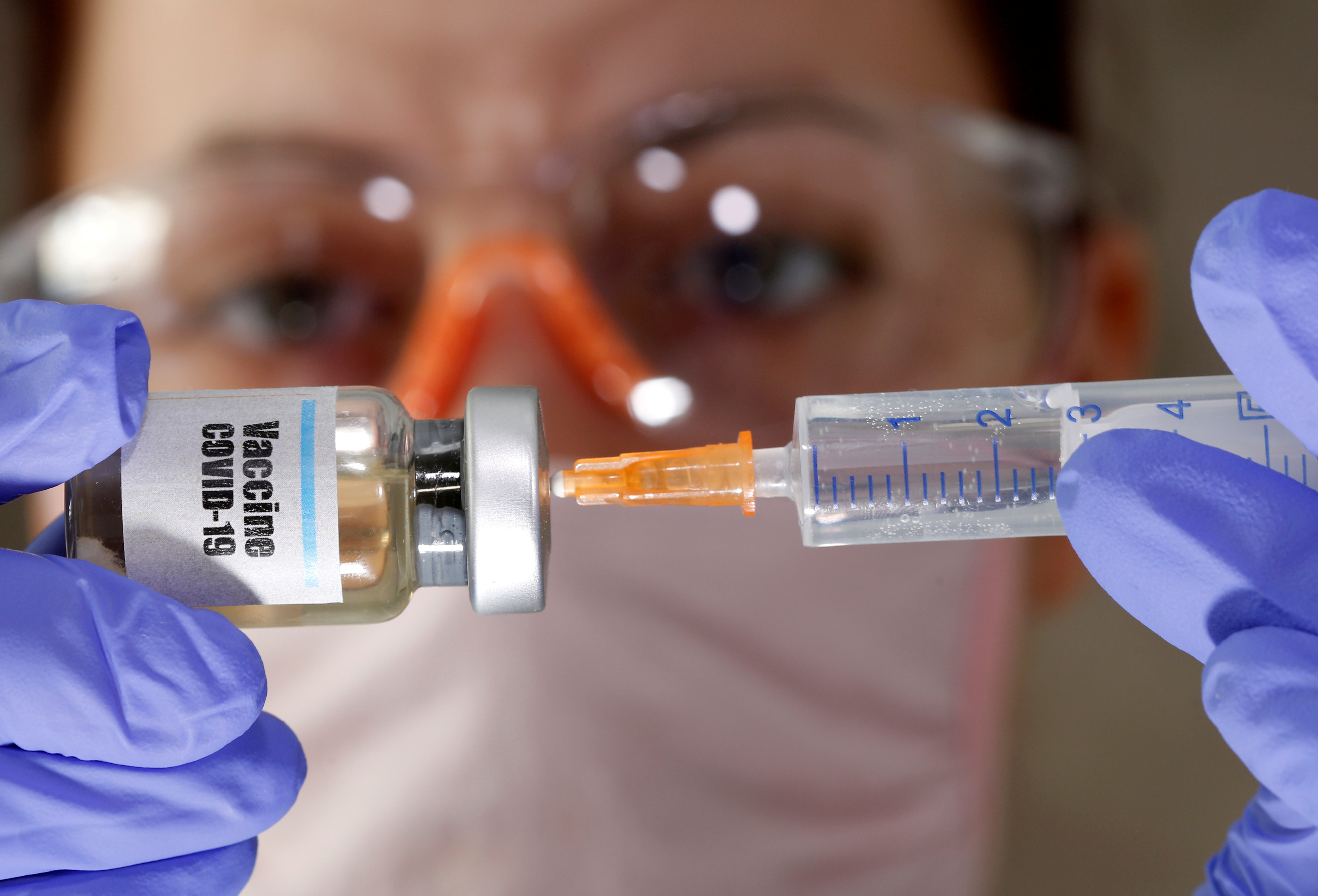 Comisión Europea: El acceso a la vacuna del coronavirus debe ser “universal”