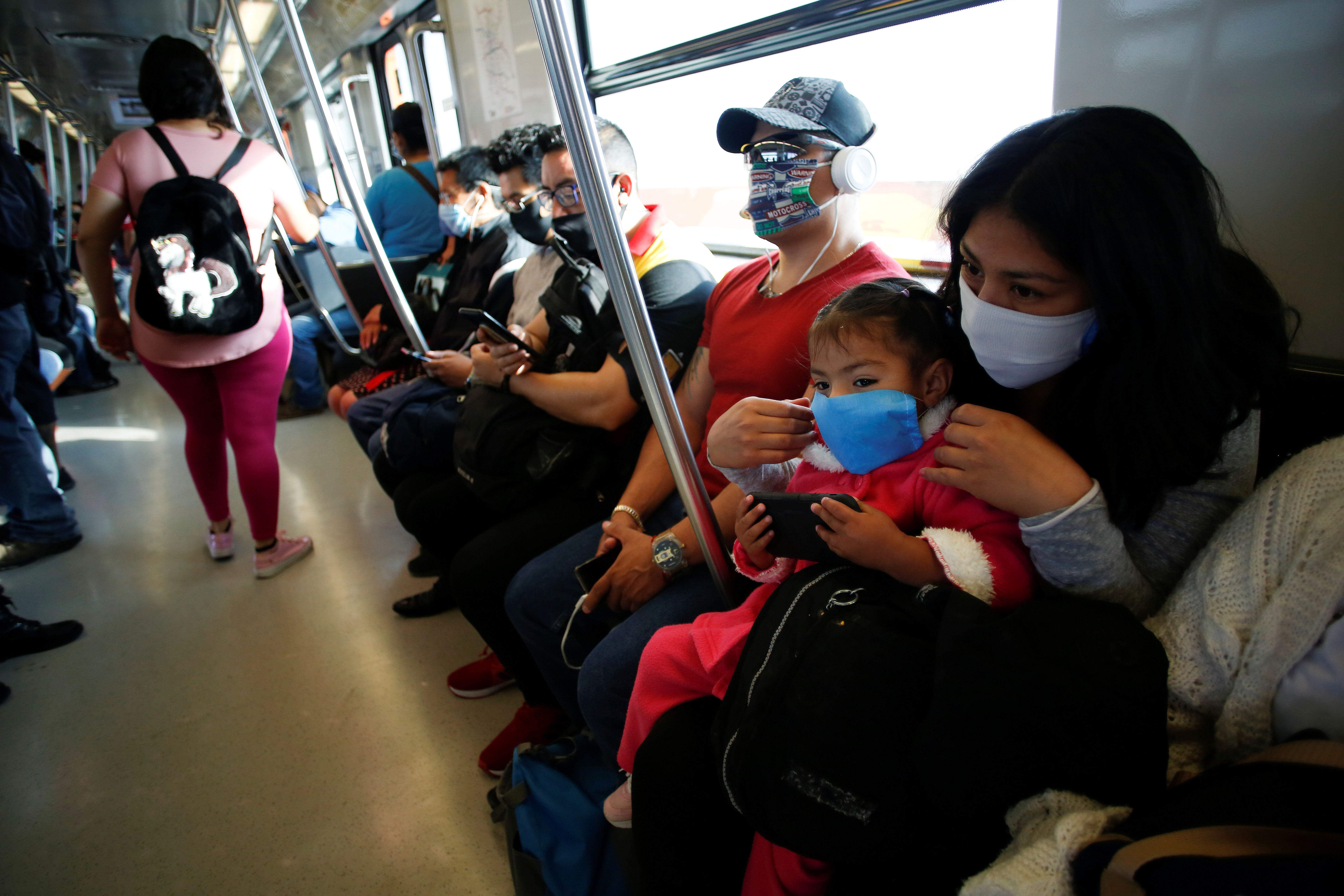 México supera los 10.500 casos de coronavirus y muertes suben a 970