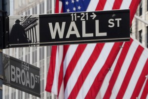 Wall Street abrió en alza, esperanzada en apoyos a la economía de EEUU