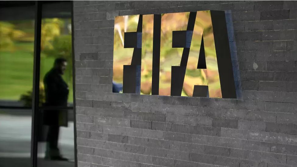 Fiscal suizo que investiga a la Fifa se reunió en secreto con Infantino