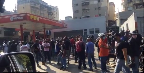 Motorizados protestan en el Paseo los Ilustres por la falta de gasolina #6Abr (Video)