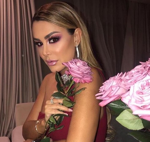 Ninel Conde y sus “amiguitas” posaron de cerquita y embarradas de aceite 