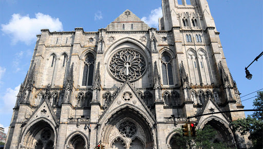 Una gran catedral de Nueva York se suma a los hospitales provisionales para aliviar la crisis en la ciudad