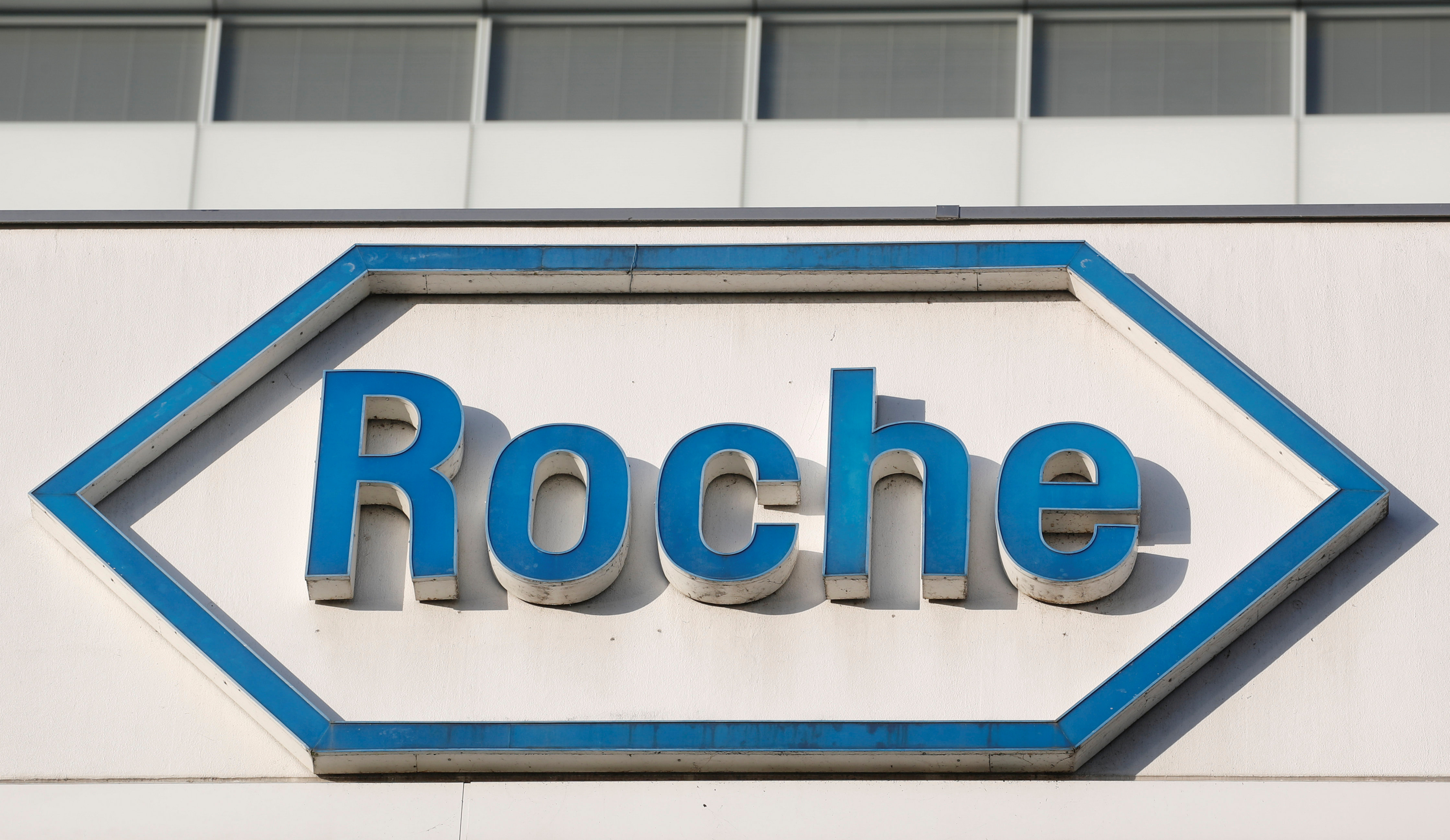 Reino Unido y Roche mantienen conversaciones sobre un decisivo test de anticuerpos