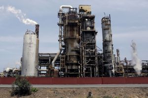 El País: El siglo perdido de la industria petrolera venezolana