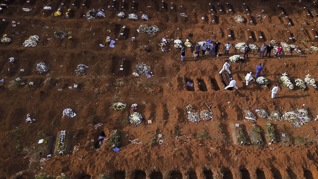 Imágenes aéreas muestran centenares de fosas en el cementerio más grande de Brasil