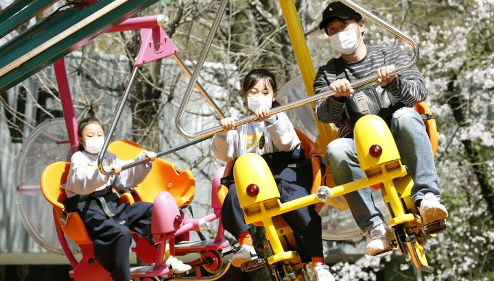 Japón reabrió sus parques de atracciones con una peculiar condición