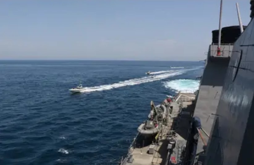 Tensión con Irán en el Golfo Pérsico: EEUU emitió una nueva directriz para los roces con sus buques de guerra