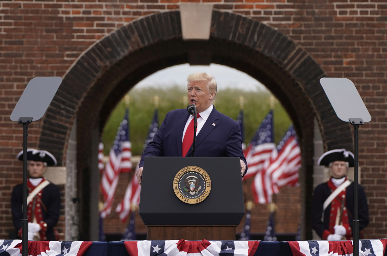 Trump elogia el “espíritu imponente” de Estados Unidos en el discurso del Día de los Caídos