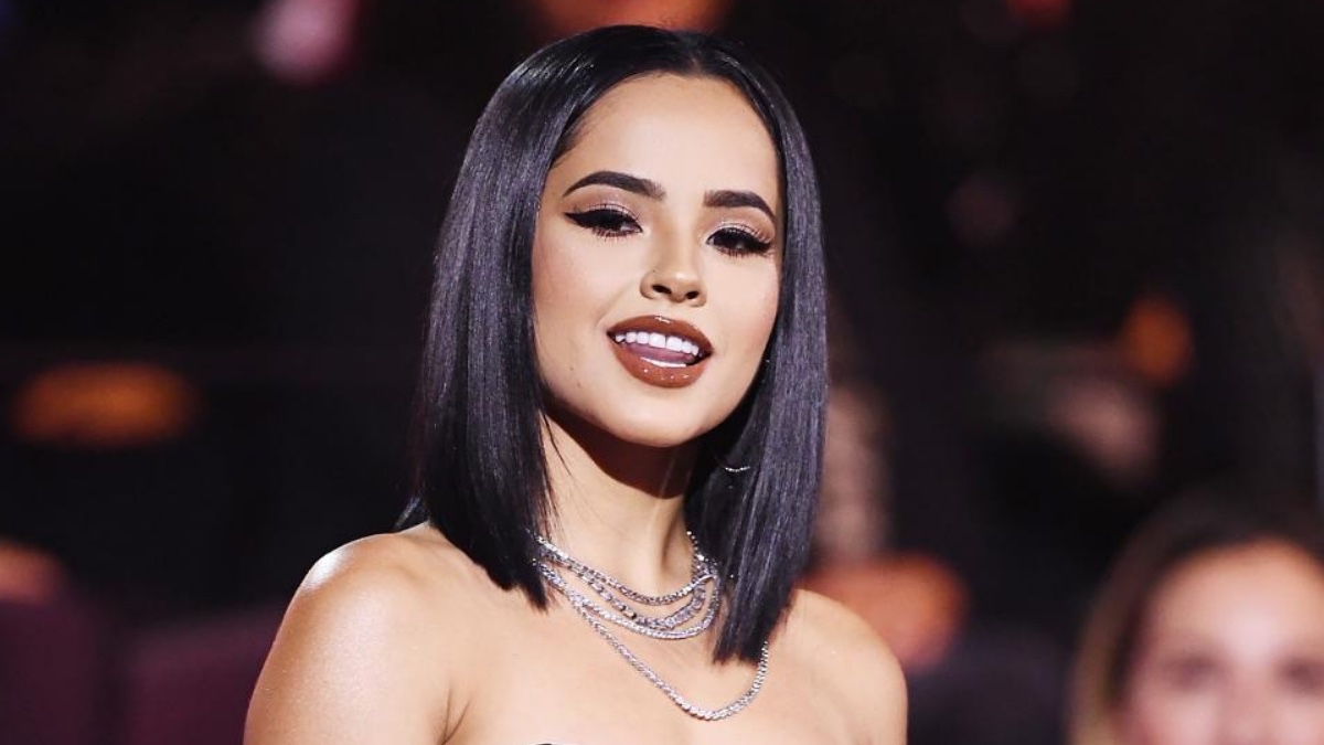 ¡Bastante flacidez! Revelan sorprendente foto de Becky G en traje de baño y al natural