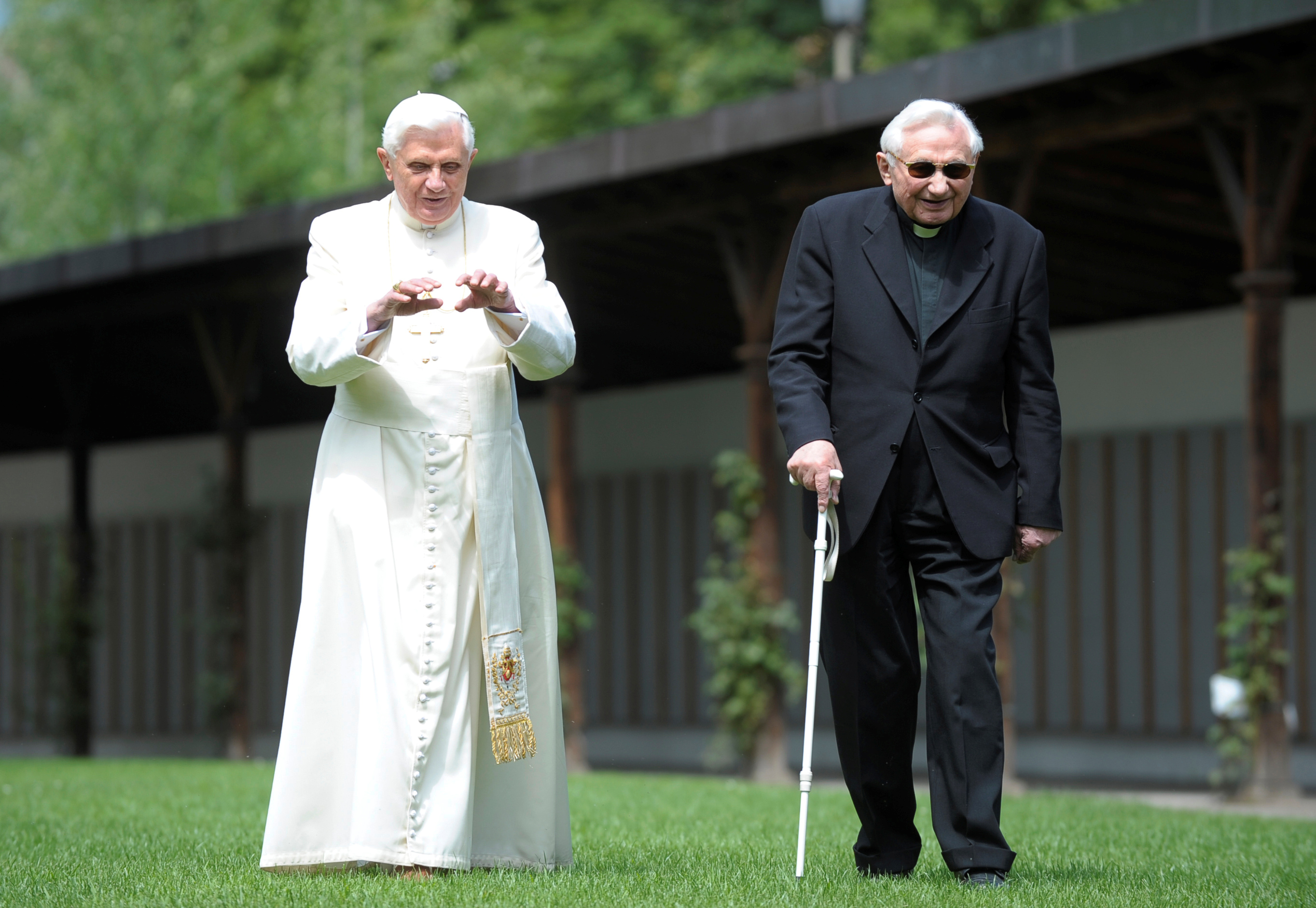 Benedicto XVI regresa el lunes al Vaticano tras ver a su hermano en Alemania