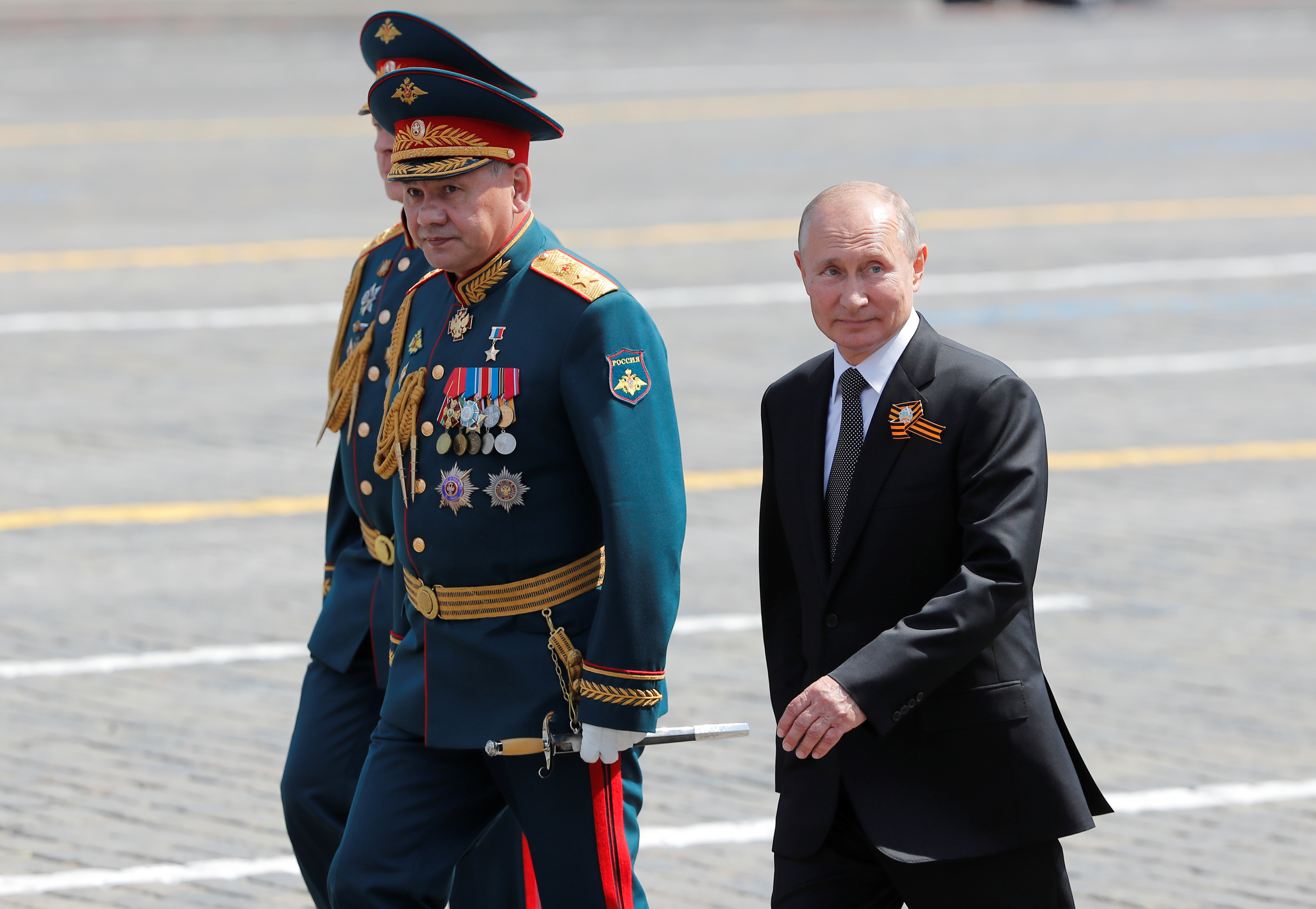 Putin llama a crear sistema de seguridad mundial al presidir parada militar