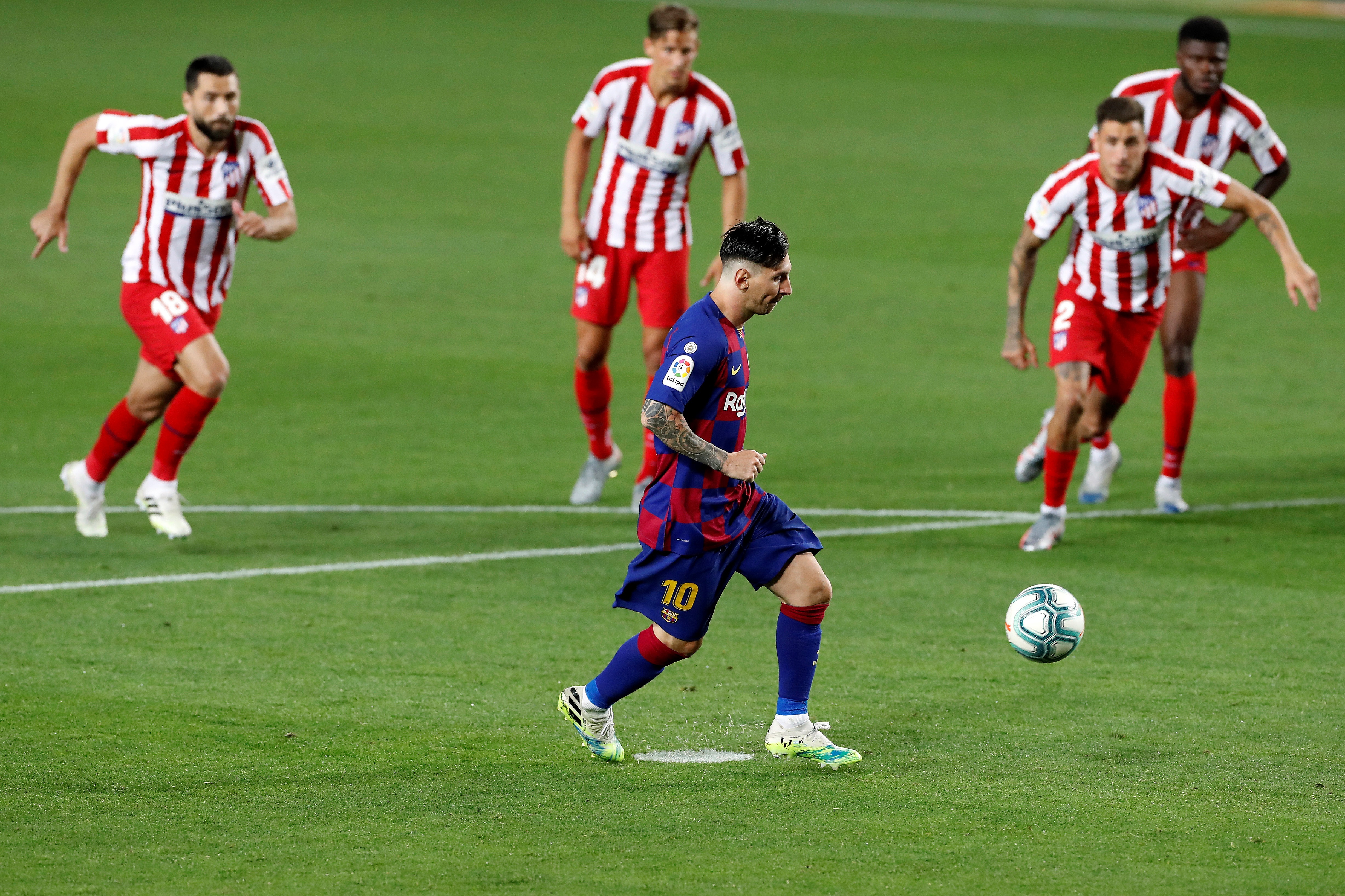 Messi marcó el gol 700 de su carrera a lo Panenka (Video)