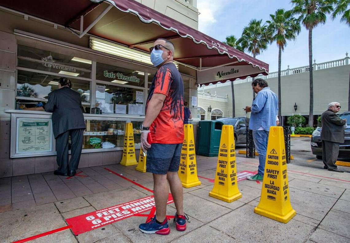 Restaurantes en Miami reabrieron luego de violentar la seguridad ante el covid-19