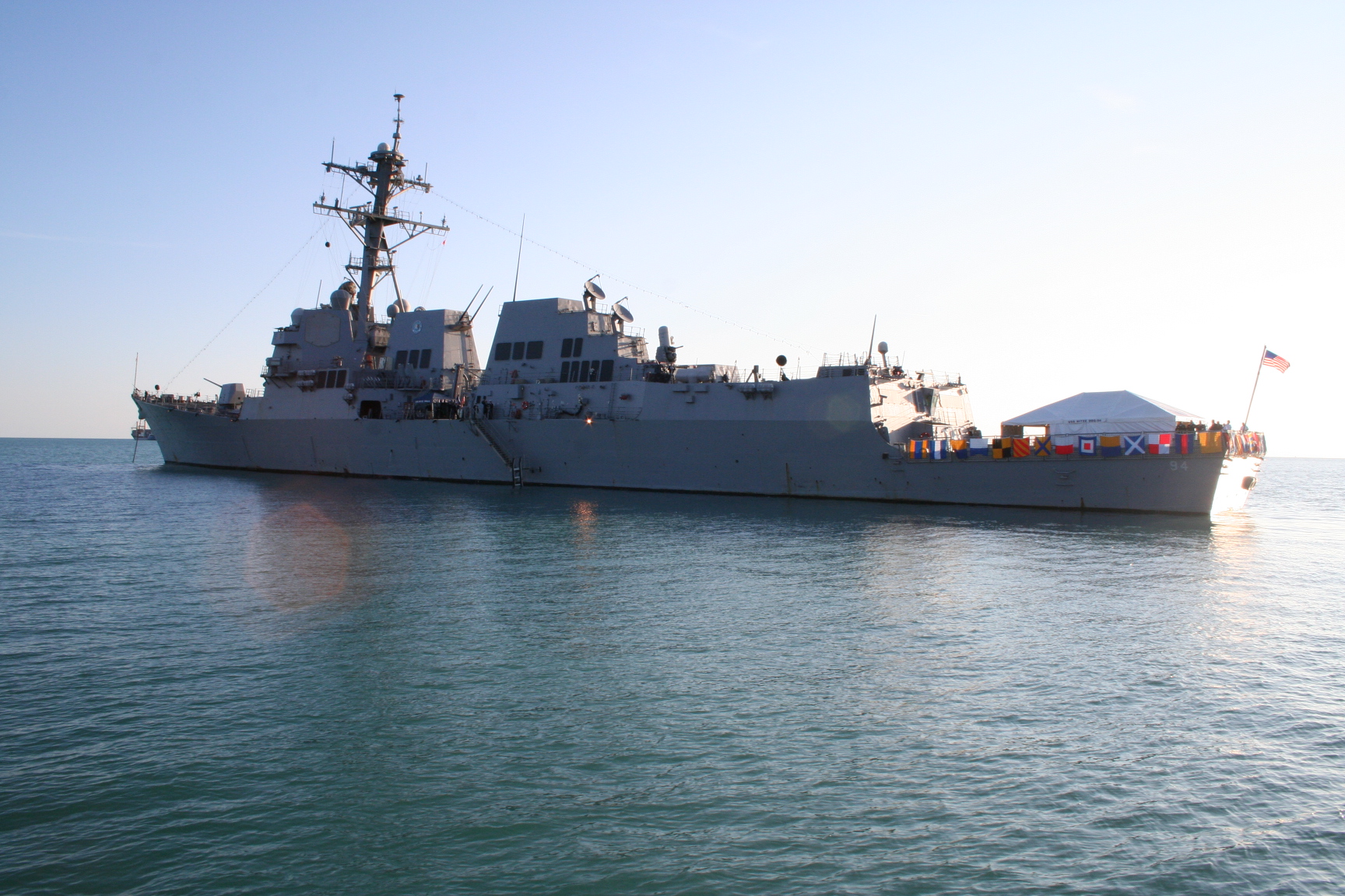 Armada de EEUU se mantienen frente a las costas venezolanas como parte de un “operativo ampliado”