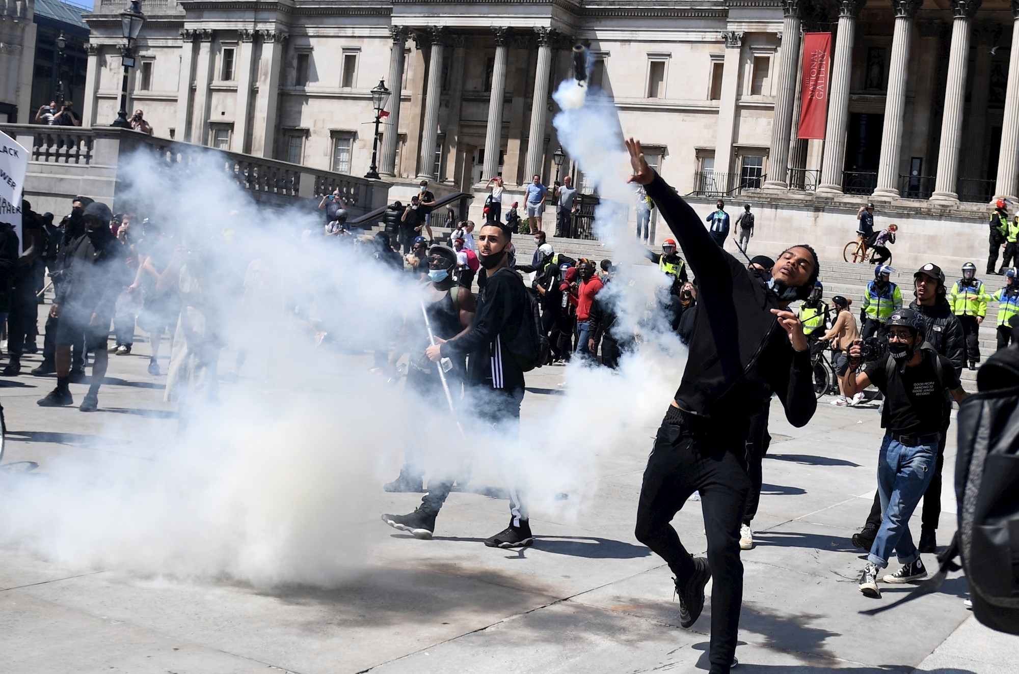 Más de 100 detenidos tras las protestas violentas en Londres