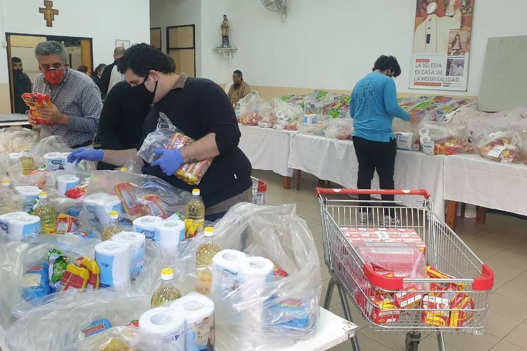 Embajada de Guaidó ha entregado ayudas a más de 800 familias venezolanas en Argentina