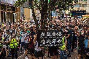 Hong Kong detuvo al menos a 60 manifestantes y despliega miles de efectivos policiales para evitar protestas