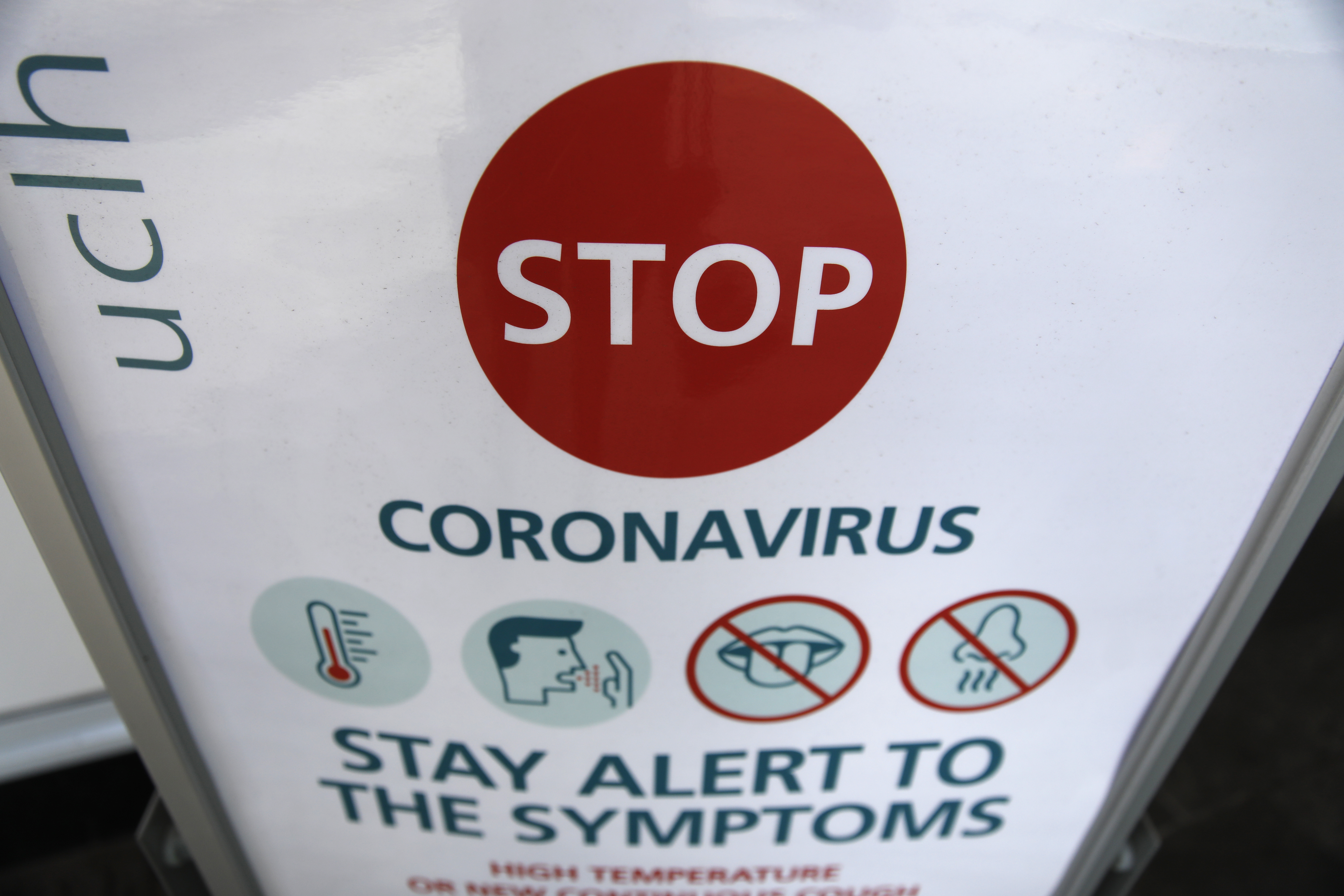 Reino Unido admite que sistema de rastreo del coronavirus “viola la intimidad”